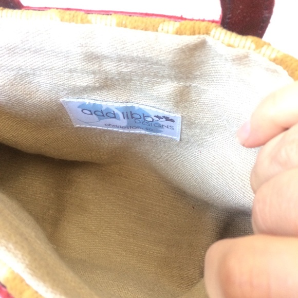 🌟 Host Pick! 🌟 Amazing little handbag - Picture 3 of 3